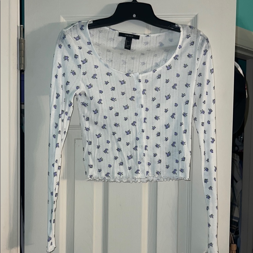 Forever 21 White Scoop Neck Long Sleeve Crop Top